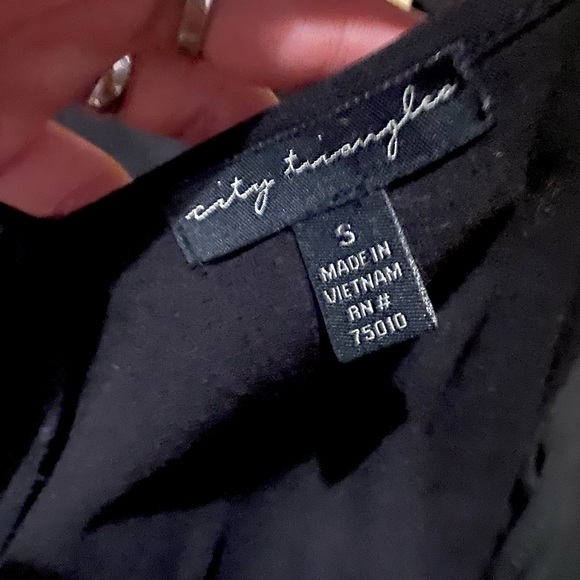 SOLD | Loose thin strap, 90s little black dress - Picture 3 of 4